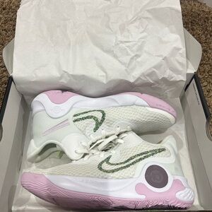 Nike Zoom KD White and Pink Sneakers